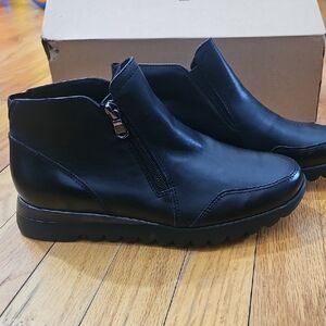 Munro Black Ankle Boots with Side Zipper